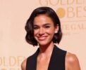 🔥 Bruna Marquezine ARRASOU! Saiba o valor do vestido que parou o Golden Globes Brazil