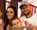 👀 Detalhe em foto de Neymar com a família choca: ‘Marquezine?’