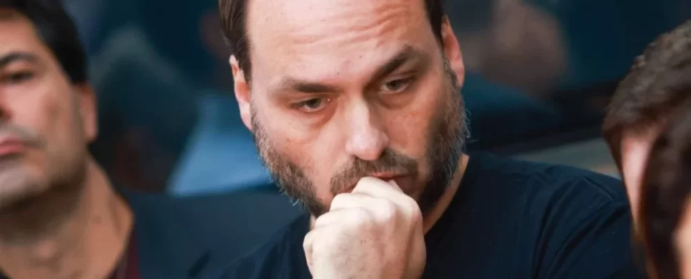 🔥 Carlos Bolsonaro: 'Bumbum Guloso' e Fogo Cruzado em Brasília 🔥 Carlos Bolsonaro: 'Bumbum Guloso' e Fogo Cruzado em Brasília