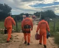 🚁 Bombeiros em MG usam helicóptero para resgatar homem com dor na lombar. Vídeo choca!