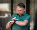 🚨 Bolsonaro terá tornozeleira eletrônica instalada em casa!