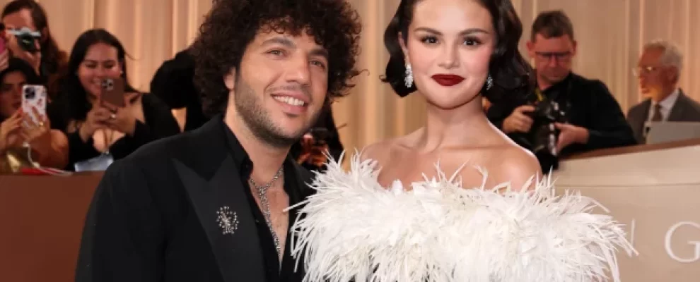 😱 Selena Gomez beija pé sujo de Benny e choca web: "Cringe" 😱 Selena Gomez beija pé sujo de Benny e choca web: "Cringe"