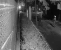 👀 FLAGRADO! Suspeito abandona moto e pula muro de casa em SP